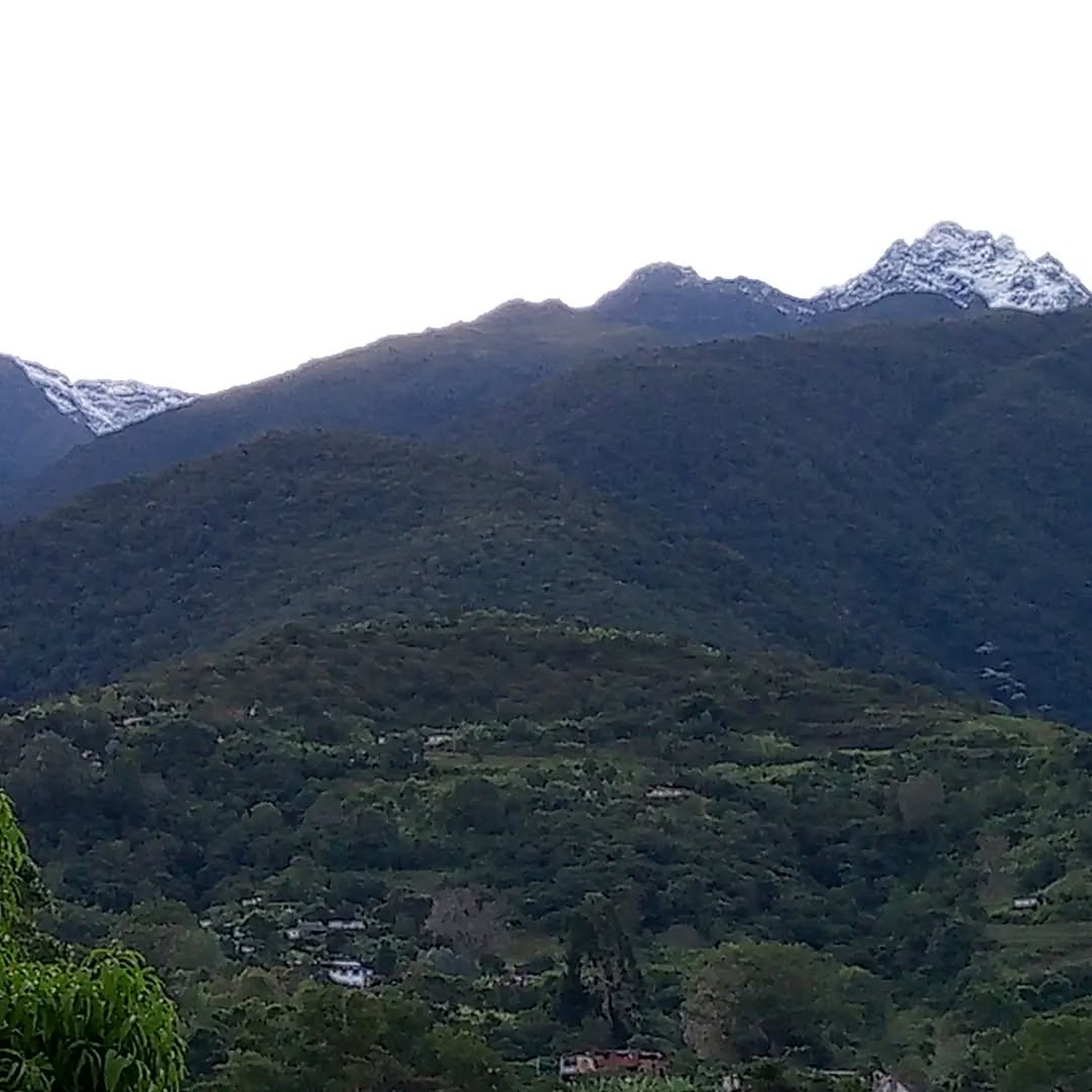Picos de la Sierra Nevada vistos desde las cabañas